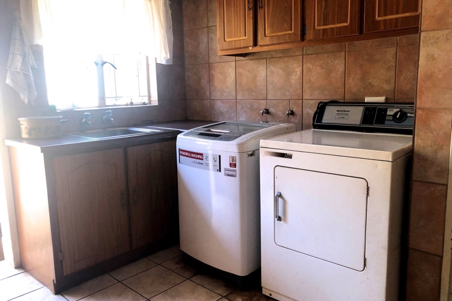 8 Bedroom Property for Sale in Melodie North West